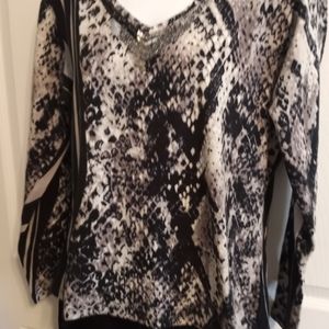 Womens Top Black and White